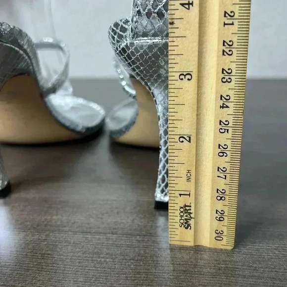 Marc Fisher Women's Dalida Embossed Strappy Sandals Size 7M - Picture 5 of 12